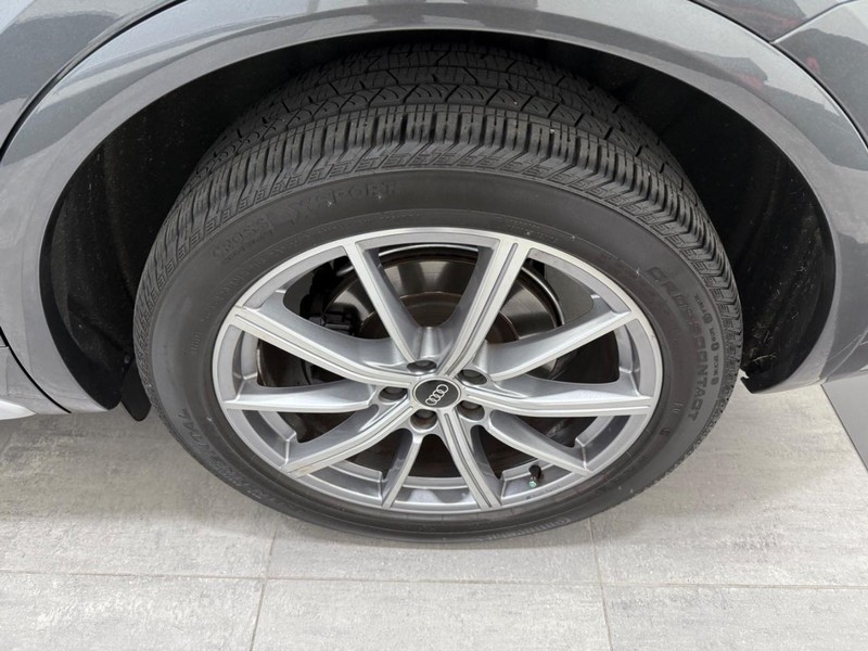 Audi SQ5 Vehicle Image 5