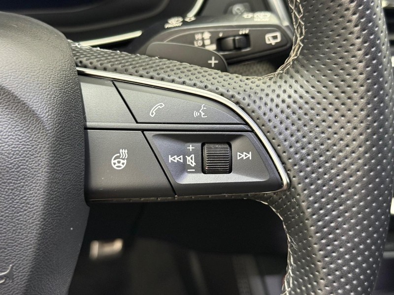 Audi SQ5 Vehicle Image 16