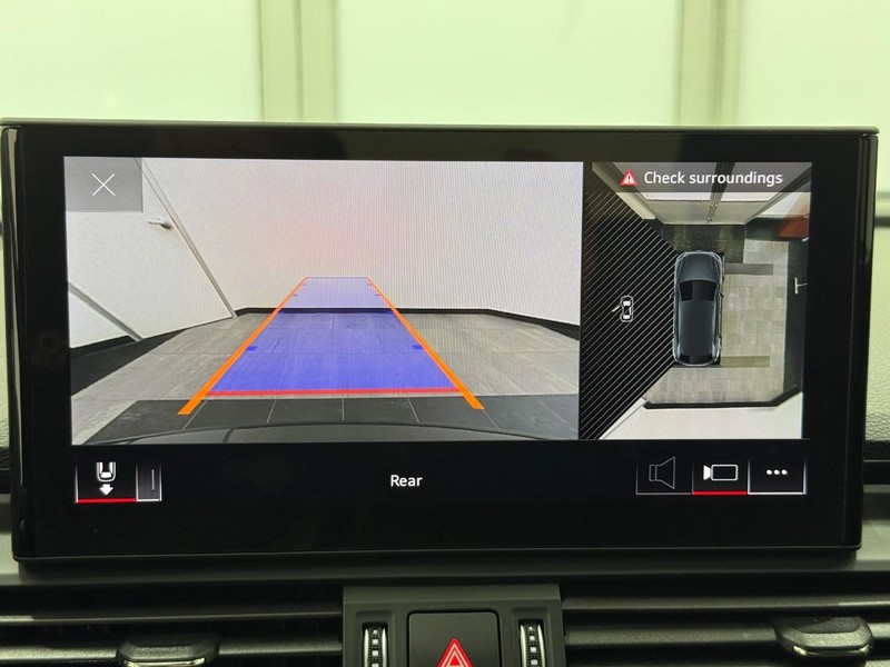 Audi SQ5 Vehicle Image 18