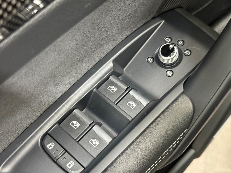 Audi SQ5 Vehicle Image 20