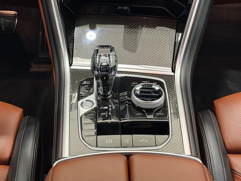 BMW 8 Series Vehicle Image 11
