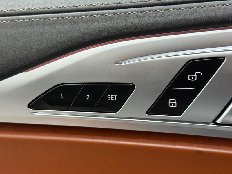 BMW 8 Series Vehicle Image 14