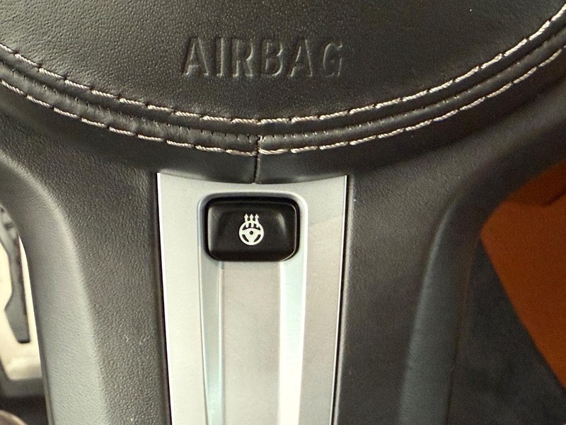 BMW 8 Series Vehicle Image 17