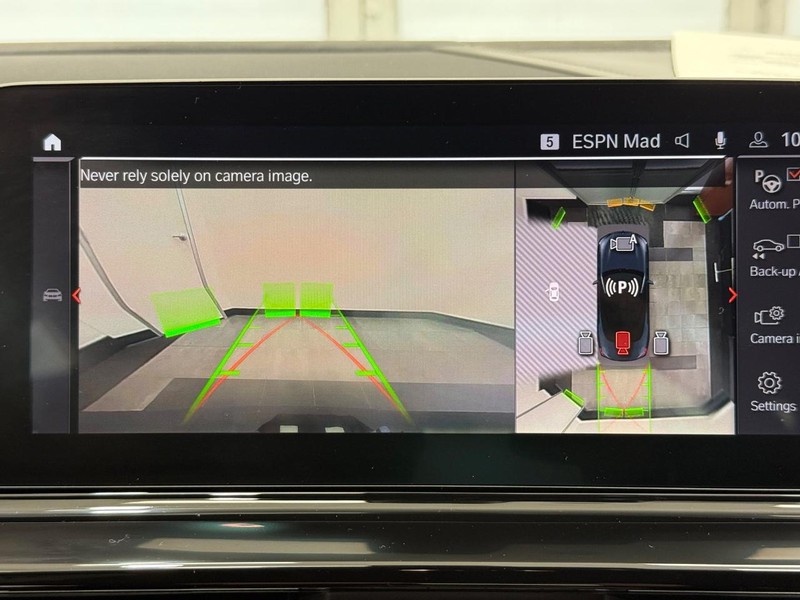 BMW 8 Series Vehicle Image 19