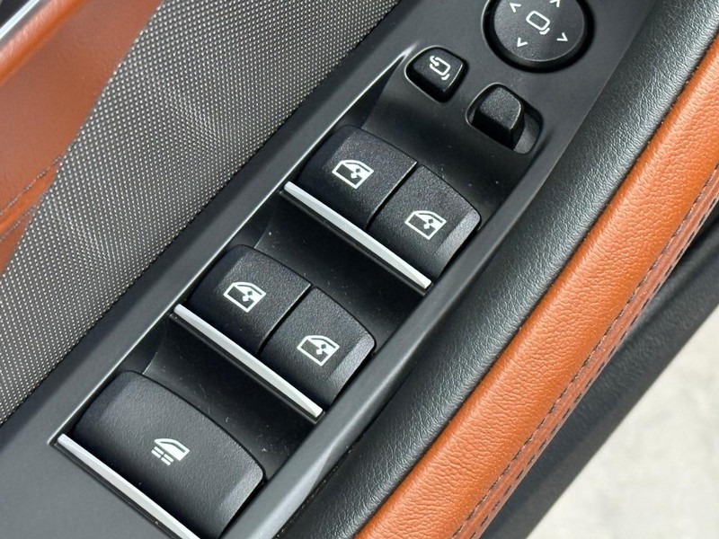 BMW 8 Series Vehicle Image 21