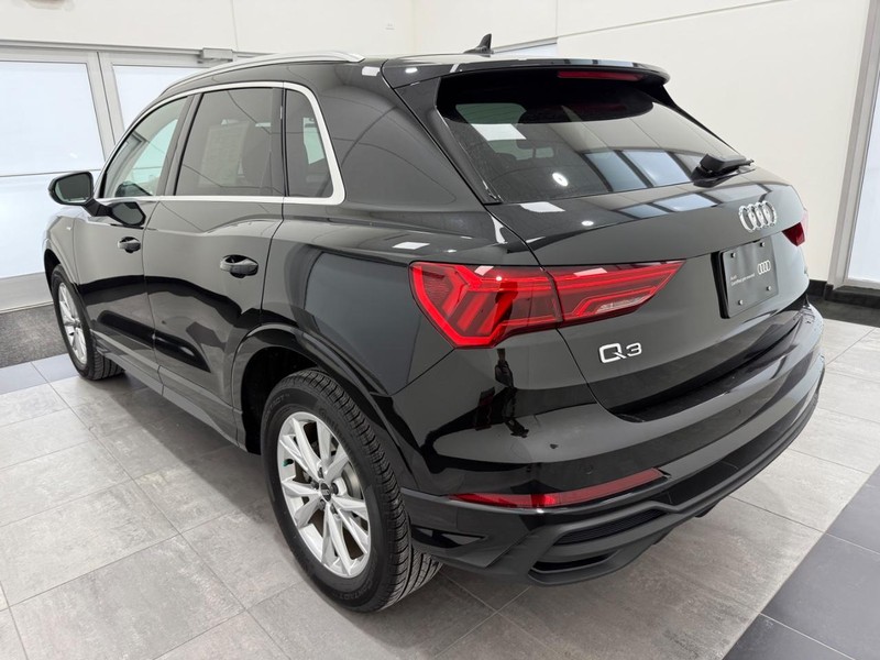 Audi Q3 Vehicle Image 4