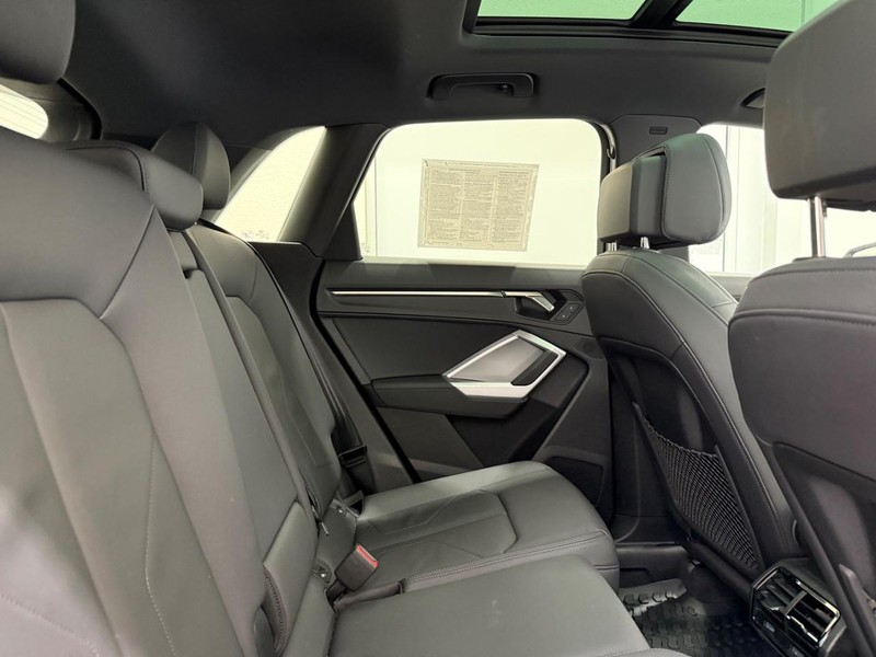 Audi Q3 Vehicle Image 8