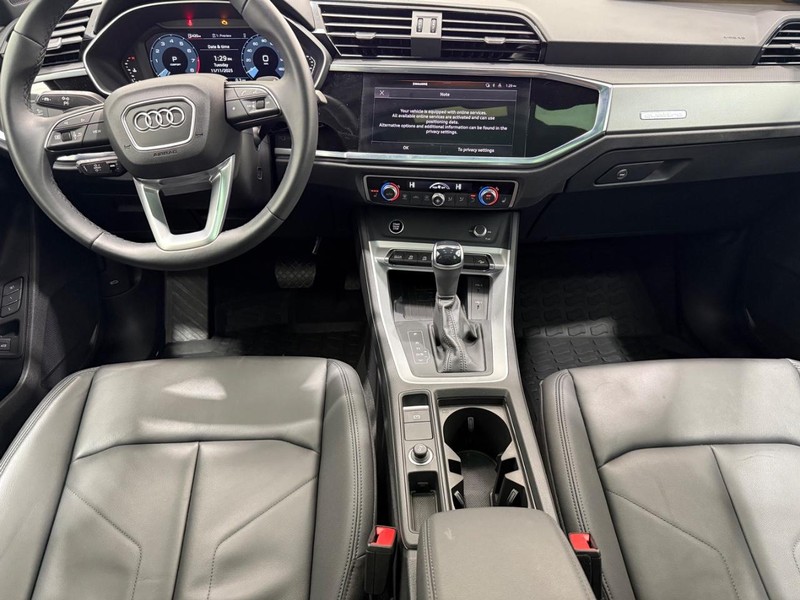 Audi Q3 Vehicle Image 9