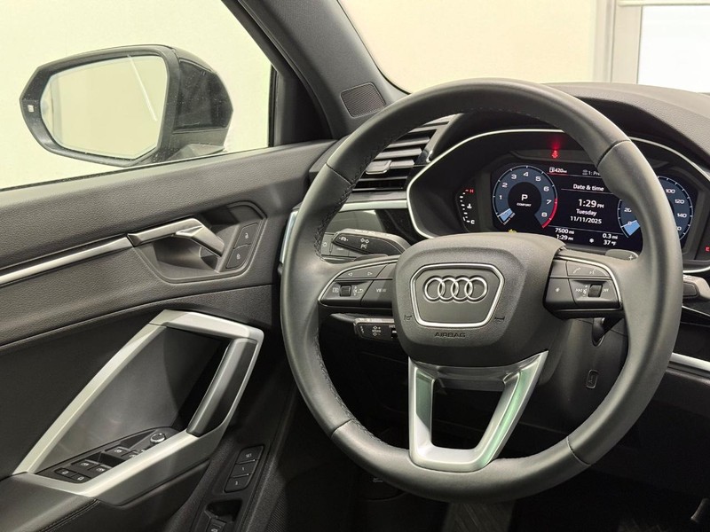 Audi Q3 Vehicle Image 12