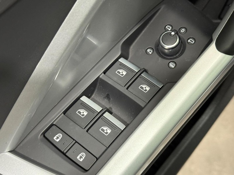 Audi Q3 Vehicle Image 20