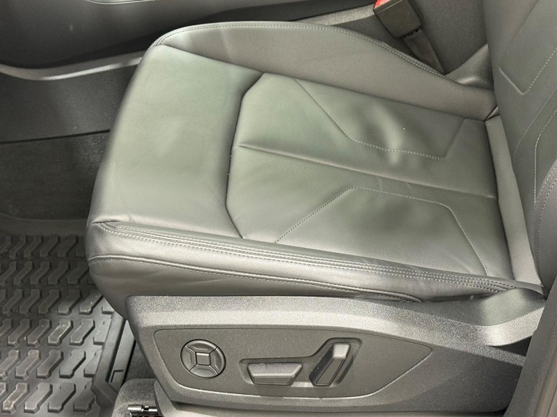 Audi Q3 Vehicle Image 21