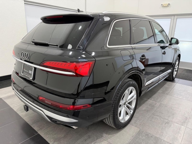 Audi Q7 Vehicle Image 2