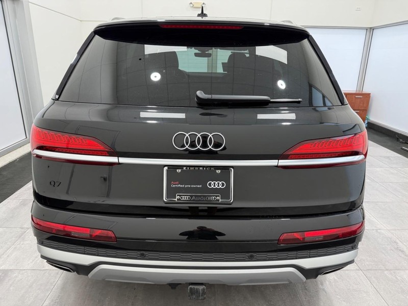 Audi Q7 Vehicle Image 3