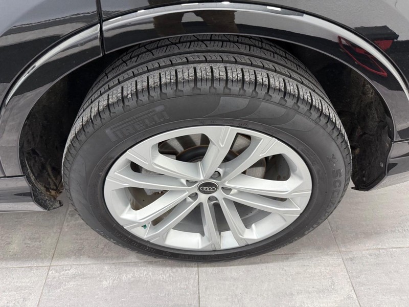 Audi Q7 Vehicle Image 5