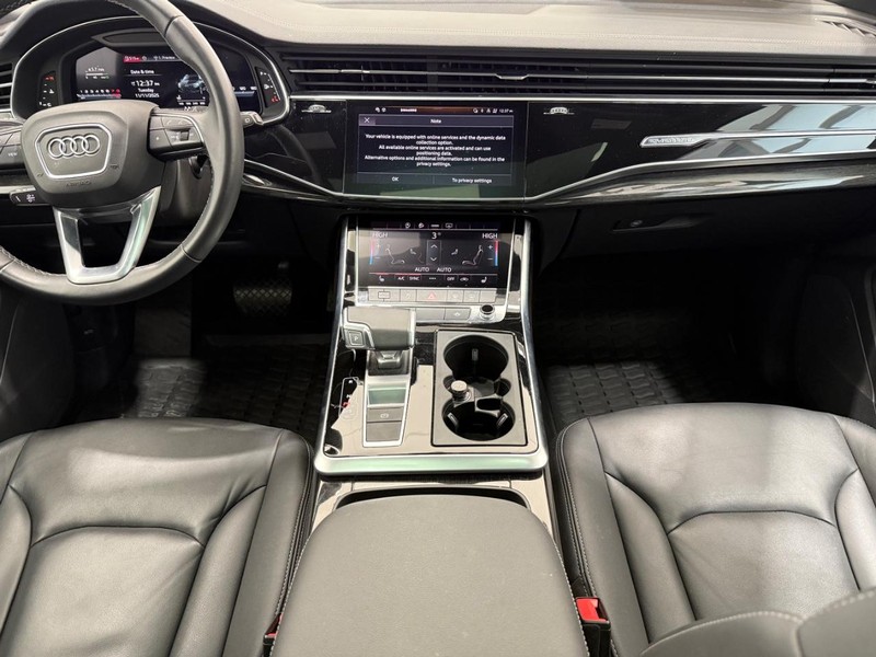 Audi Q7 Vehicle Image 9