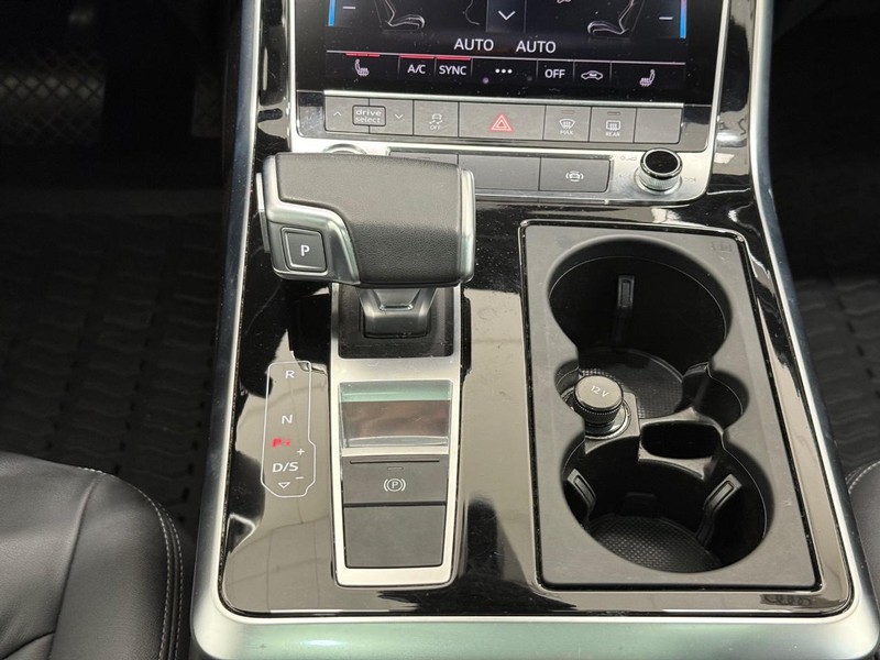 Audi Q7 Vehicle Image 11