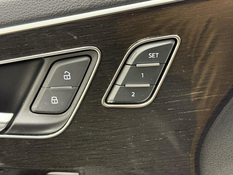 Audi Q7 Vehicle Image 14