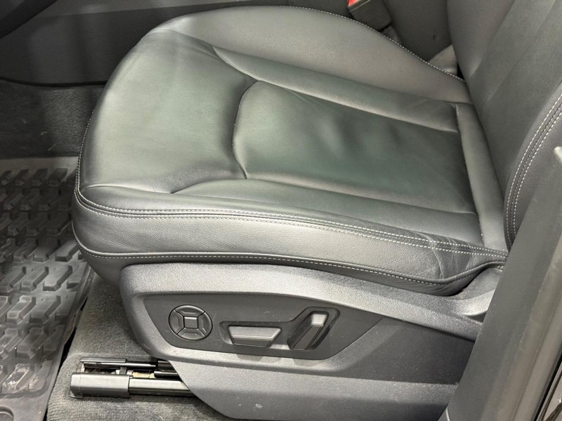 Audi Q7 Vehicle Image 21