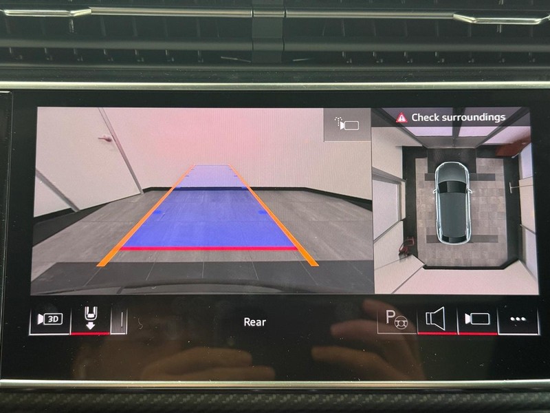 Audi Q8 Vehicle Image 13