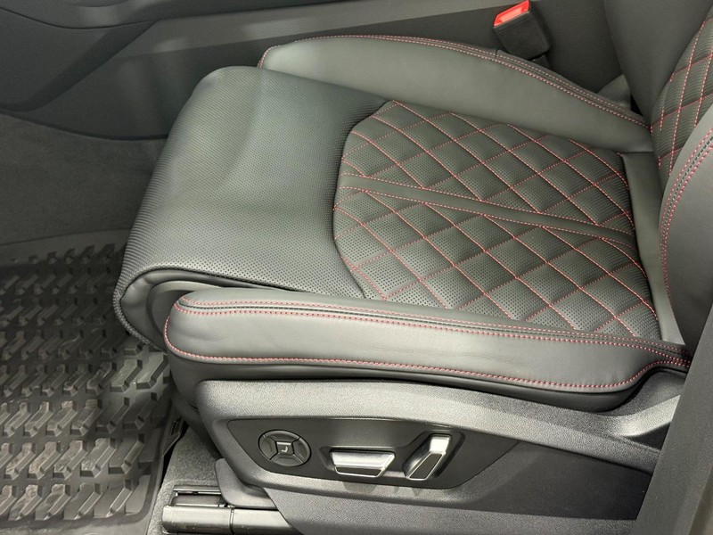 Audi Q8 Vehicle Image 16