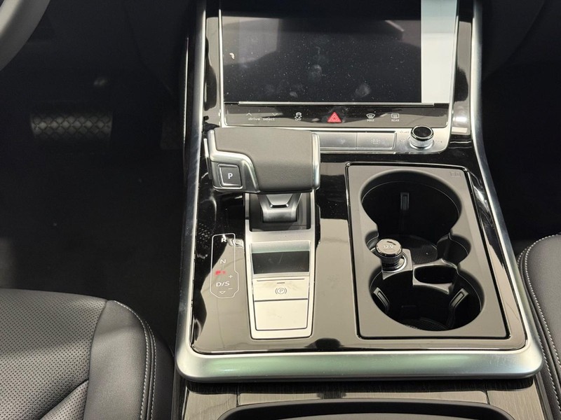 Audi Q8 Vehicle Image 7