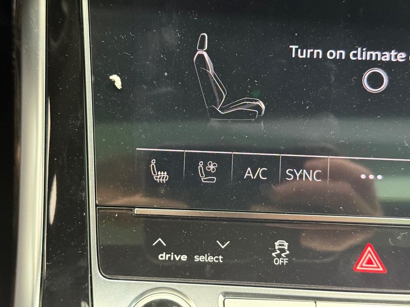 Audi Q8 Vehicle Image 14