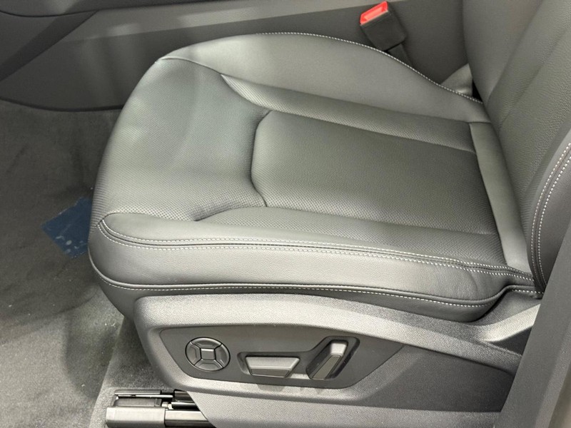 Audi Q8 Vehicle Image 16