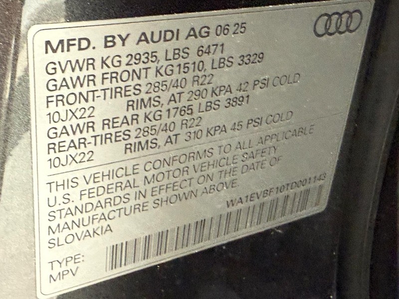 Audi Q8 Vehicle Image 17