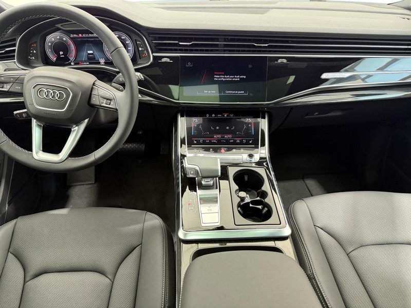 Audi Q7 Vehicle Image 5
