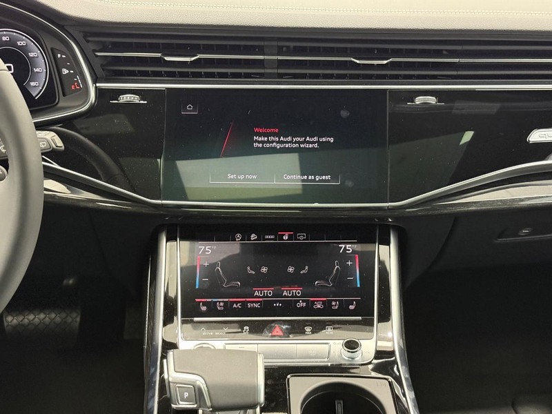 Audi Q7 Vehicle Image 6