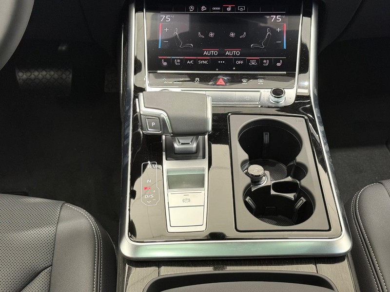 Audi Q7 Vehicle Image 7