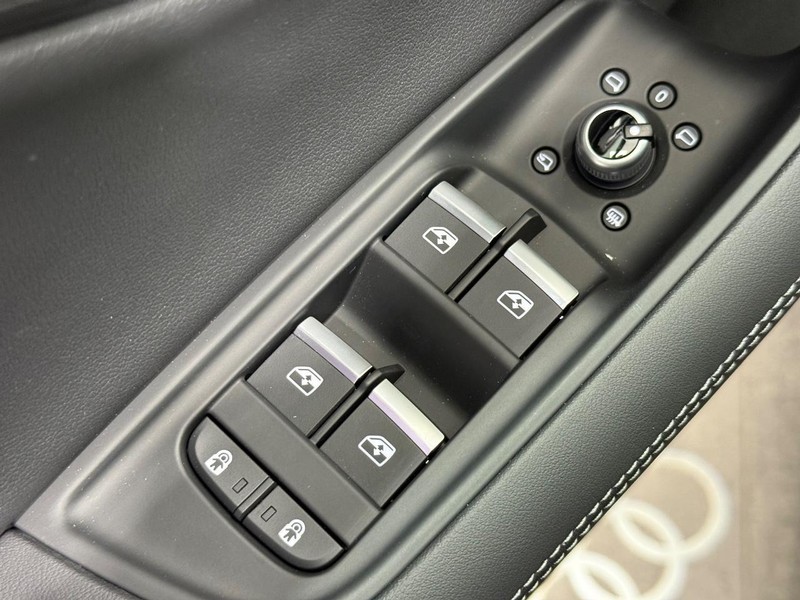 Audi Q7 Vehicle Image 14