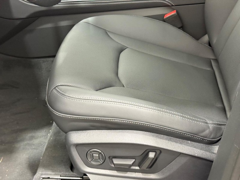 Audi Q7 Vehicle Image 15