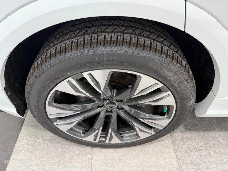 Audi Q8 Vehicle Image 3