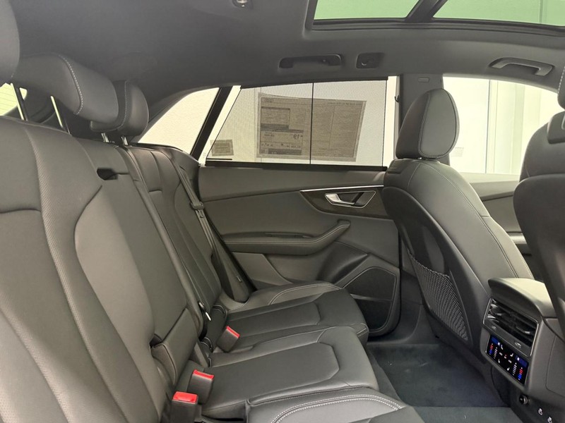 Audi Q8 Vehicle Image 4