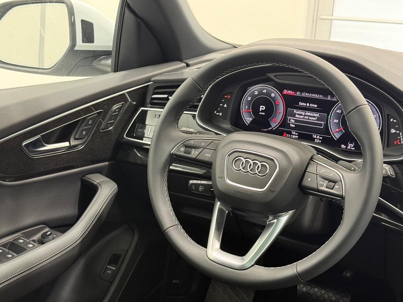 Audi Q8 Vehicle Image 8