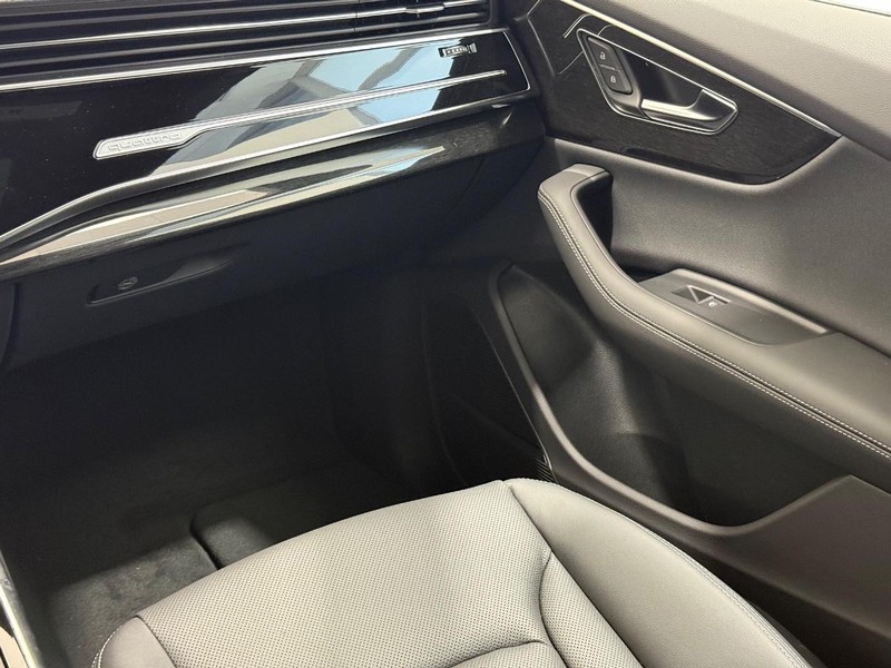 Audi Q8 Vehicle Image 9