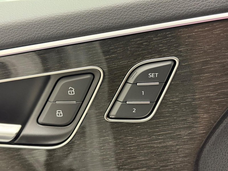 Audi Q8 Vehicle Image 10