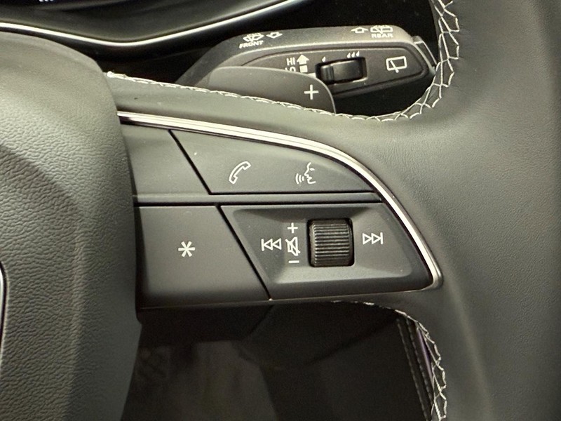 Audi Q8 Vehicle Image 12