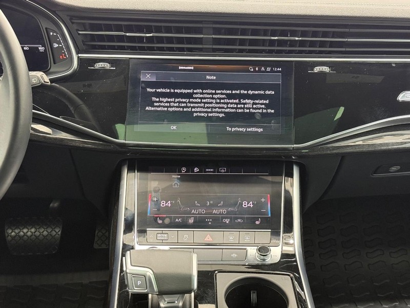 Audi Q8 Vehicle Image 10