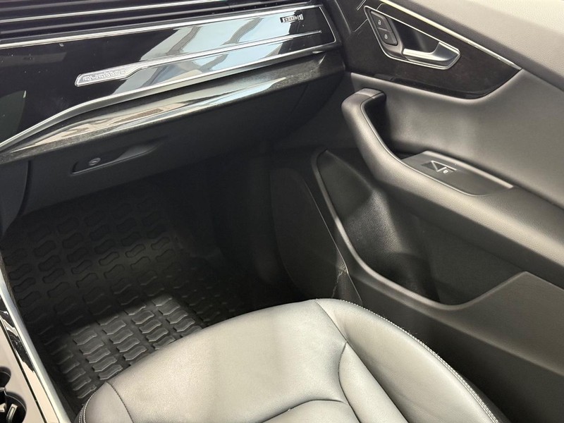 Audi Q8 Vehicle Image 13