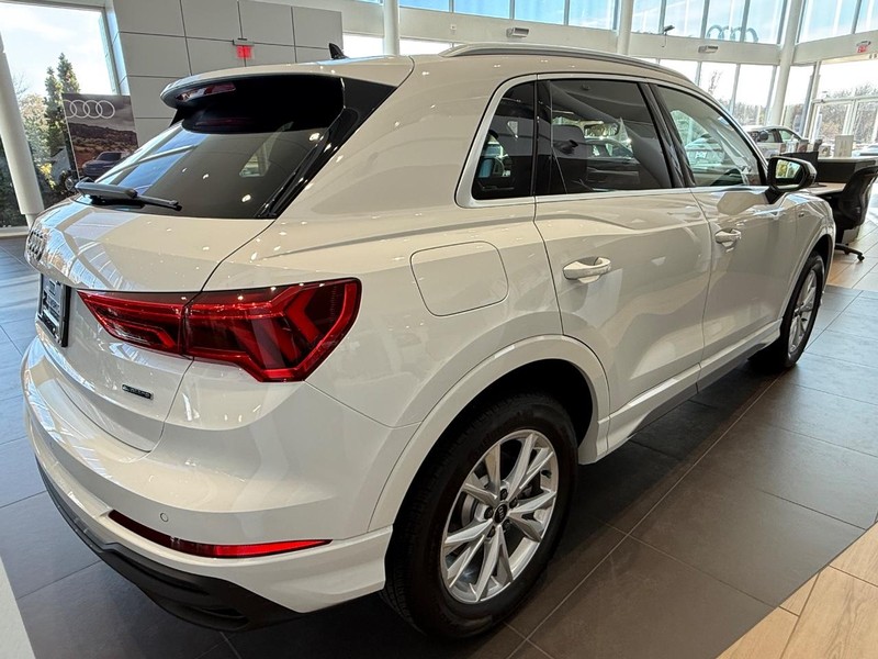 Audi Q3 Vehicle Image 2