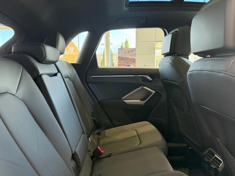 Audi Q3 Vehicle Image 4