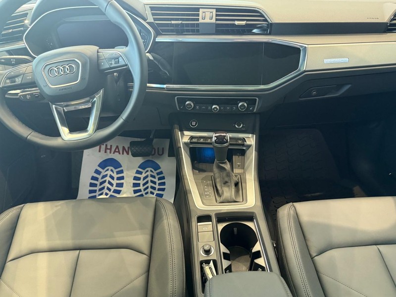 Audi Q3 Vehicle Image 5