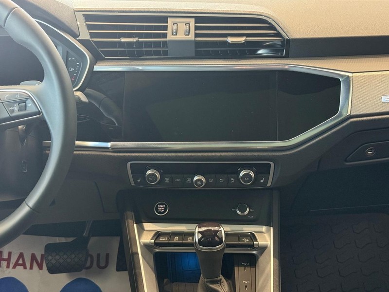 Audi Q3 Vehicle Image 6