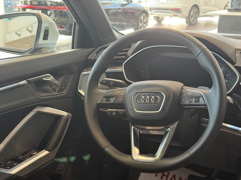 Audi Q3 Vehicle Image 8