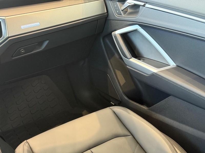 Audi Q3 Vehicle Image 9