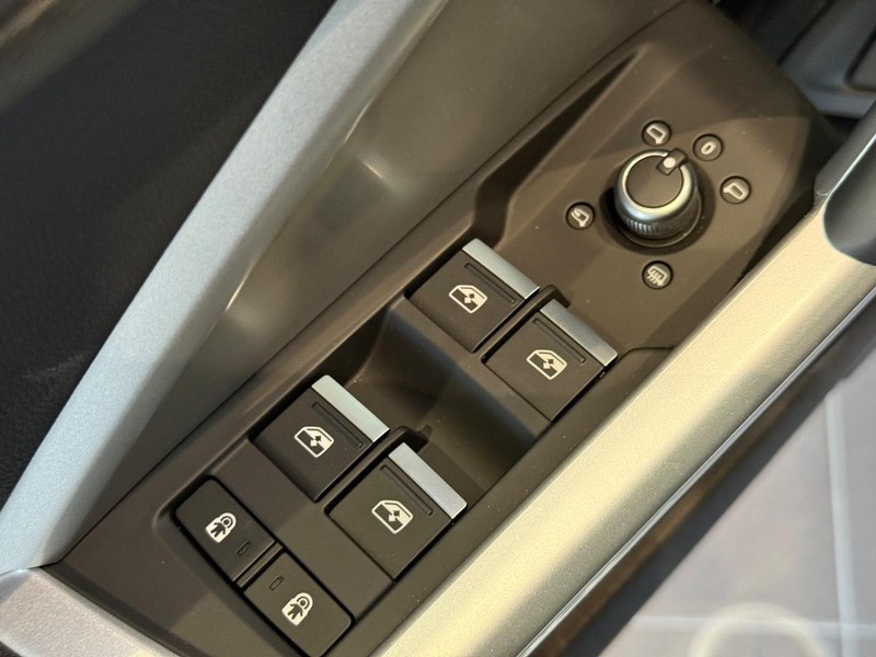 Audi Q3 Vehicle Image 13