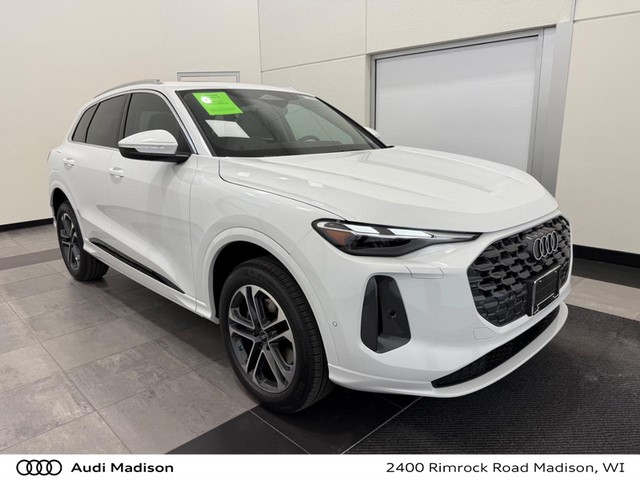 2025 Audi New Q5 Premium's photo