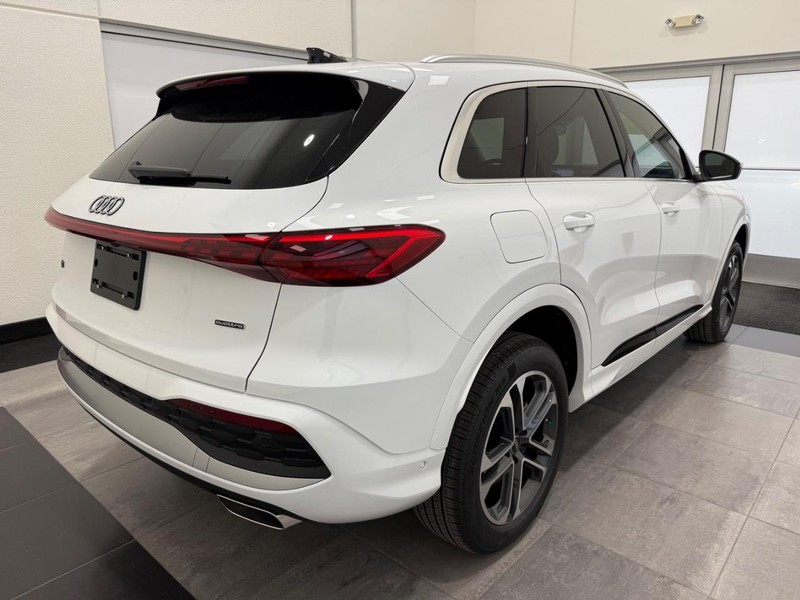 Audi Q5 Vehicle Image 2